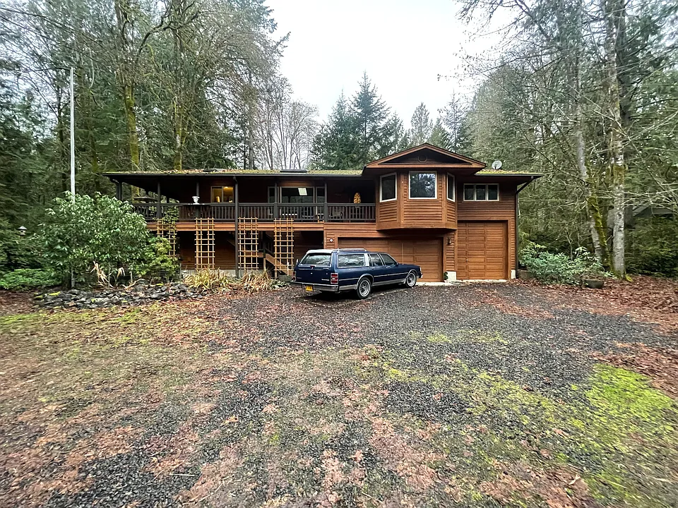 425 E Pointes Dr E