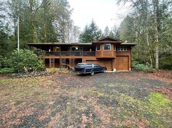 425 E Pointes Dr E