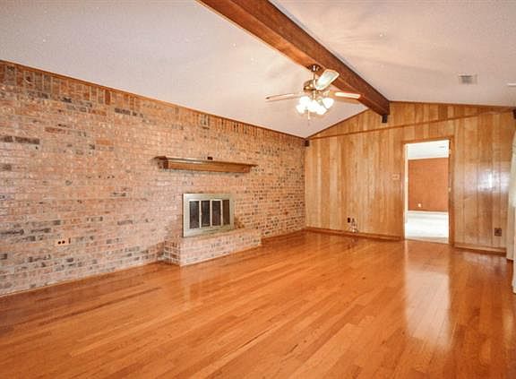 2nd image of 911 King Arthur Dr
