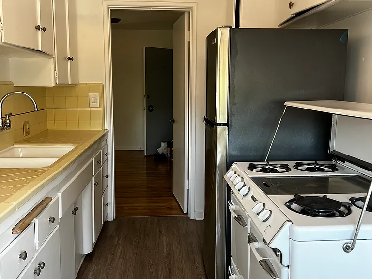 1477 Havenhurst Dr #4 — Photo 2