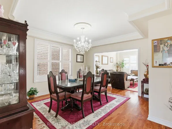 284 Maple Leaf Dr, Toronto, ON M6L 1P3