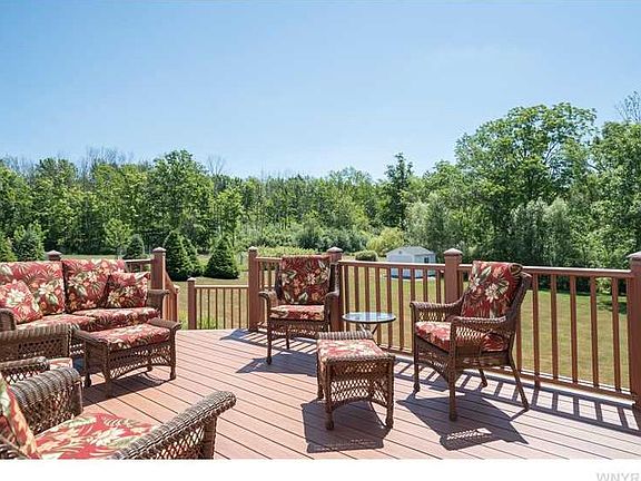 3rd image of 60 Graystone Ln