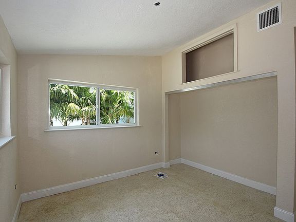 3rd image of 920 Alhambra Dr
