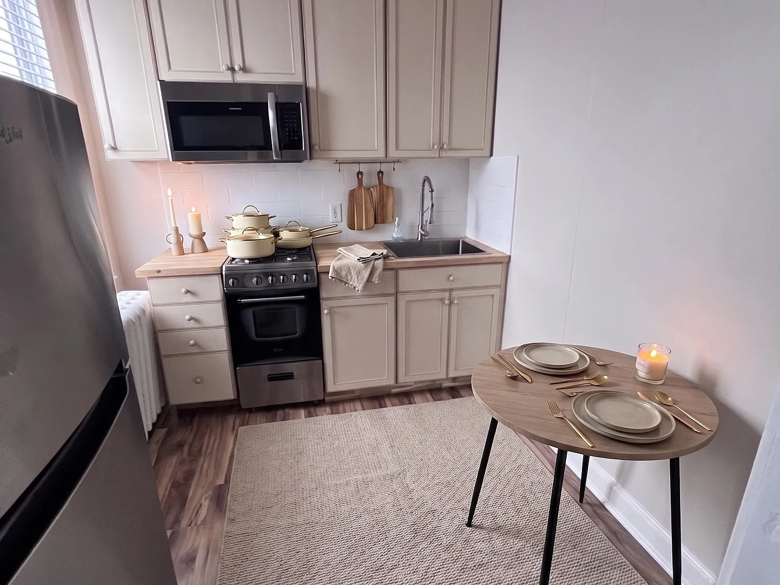 2 bed, 700 sqft, $1,590 — Photo 2