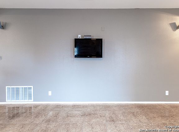 3rd image of 558 Granite Clf