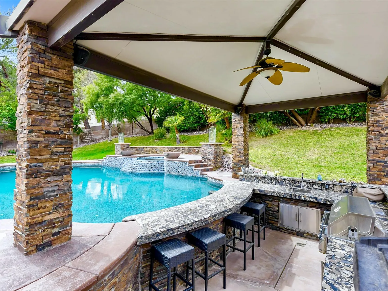 2929 Pleasant Lake Dr — Photo 4