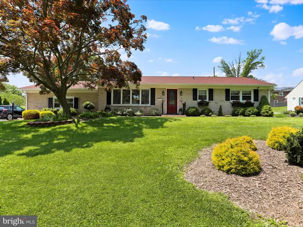 10904 Knotty Pine Dr, Hagerstown, MD 21740