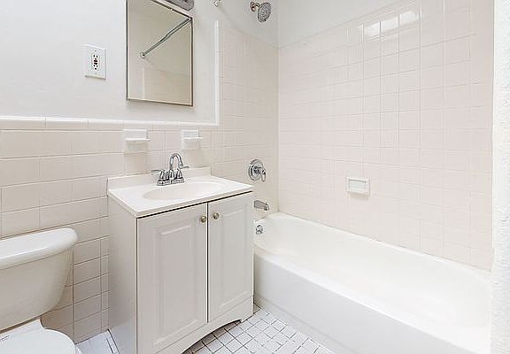 4th image of 200 W 21st St APT 3A