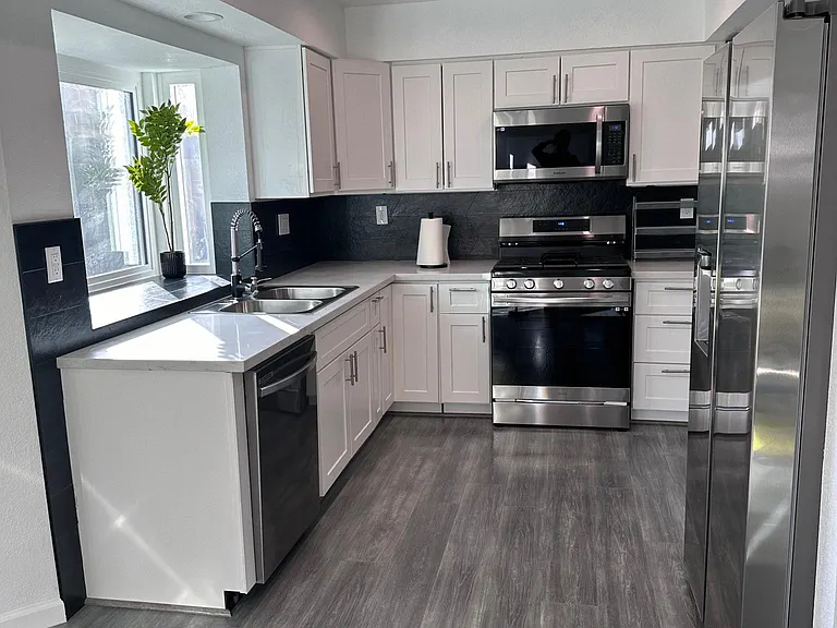 2242 Gregory Ave — Photo 19