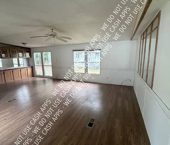 102 Hornet Ln — Photo 2