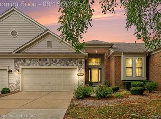 39489 Edgewater Dr, Northville, MI 48168