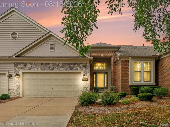 39489 Edgewater Dr, Northville, MI 48168