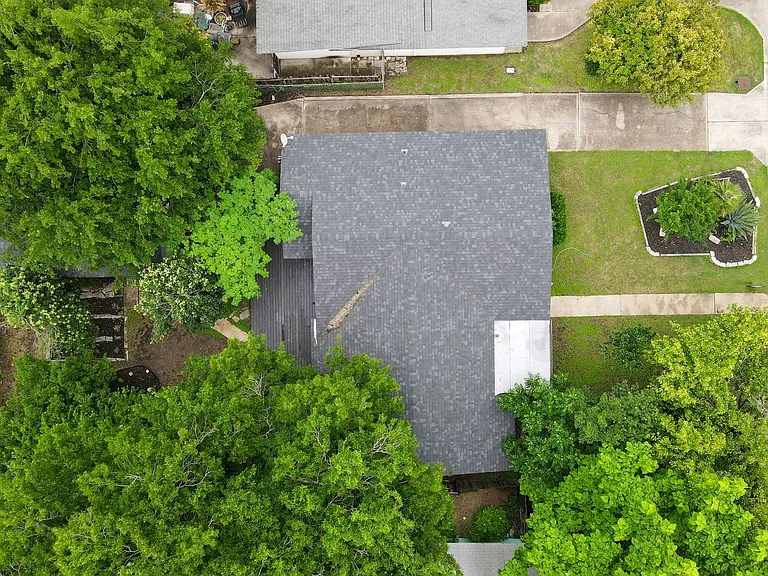 1422 Yorkshire Dr — Photo 29