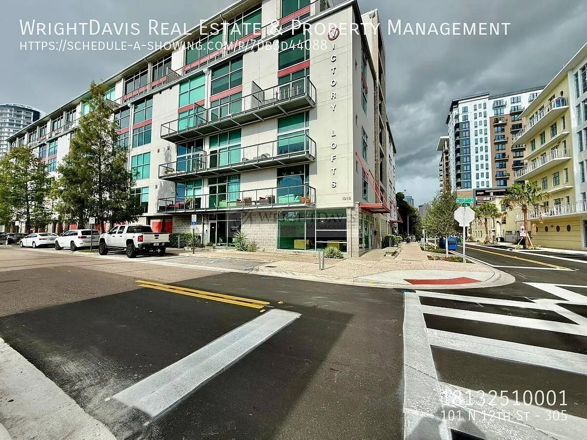 Downtown Channel District 1/1 Loft! — Photo 1