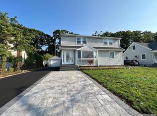 988 Southern Dr, Franklin Square, NY 11010