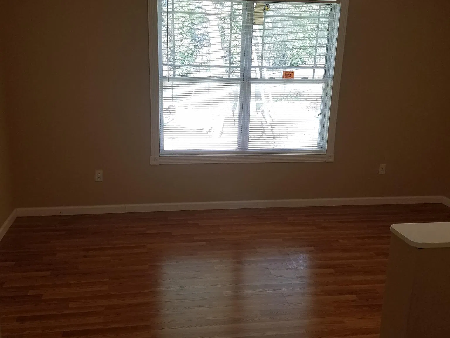 1 bed, 1.5 bath, 1200 sqft, $1,600 — Photo 3