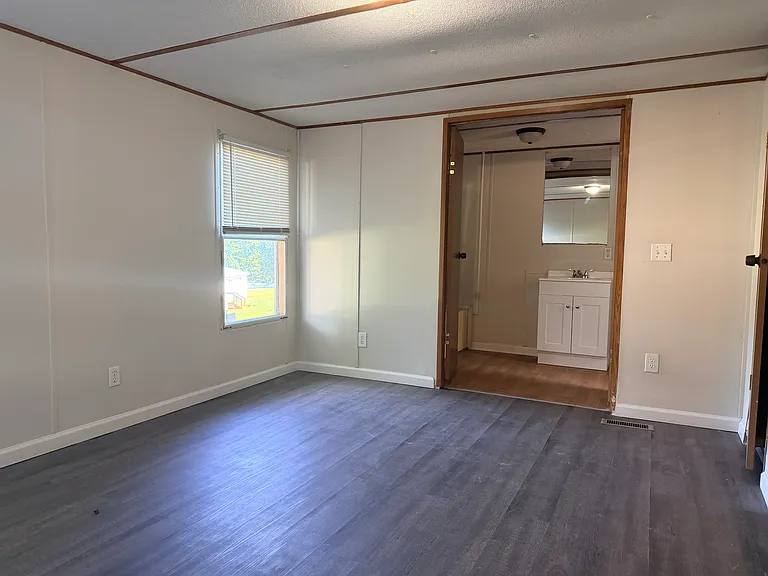 301 Valley Village Ct — Photo 7