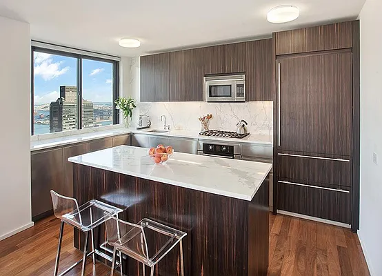 Sold by Warburg | media 1