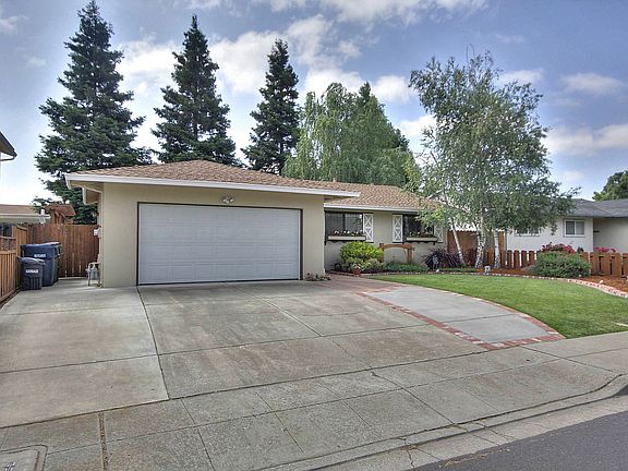 Larage Driveway with Sideyard Access