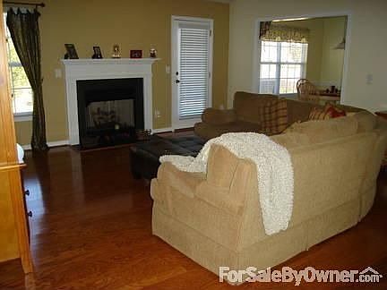 3rd image of 2450 Pepperstone Dr