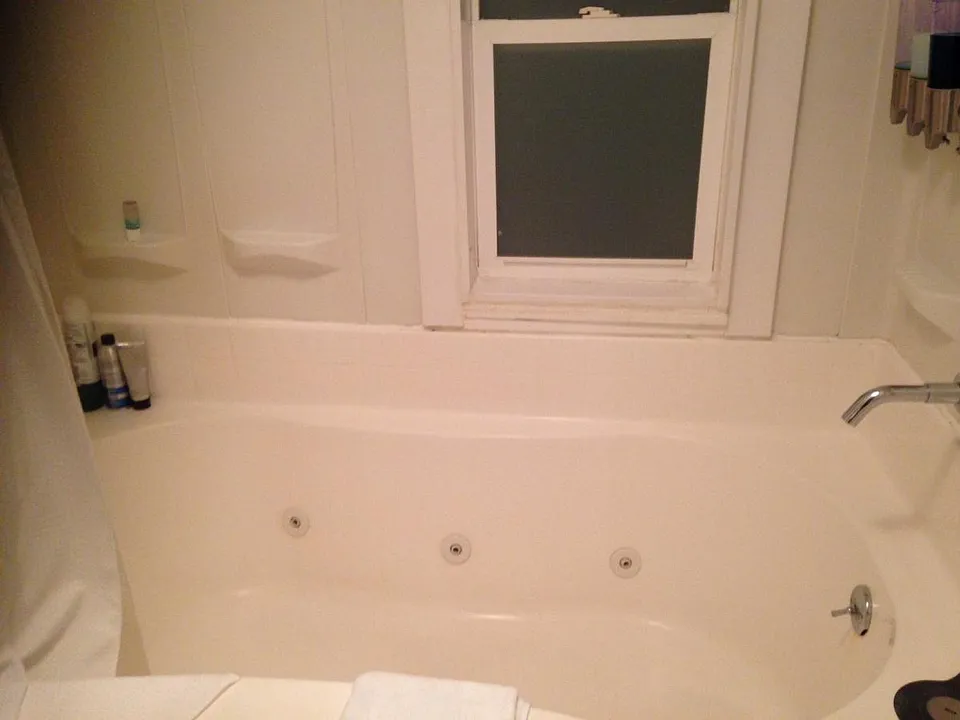 Jacuzzi tub in full bath