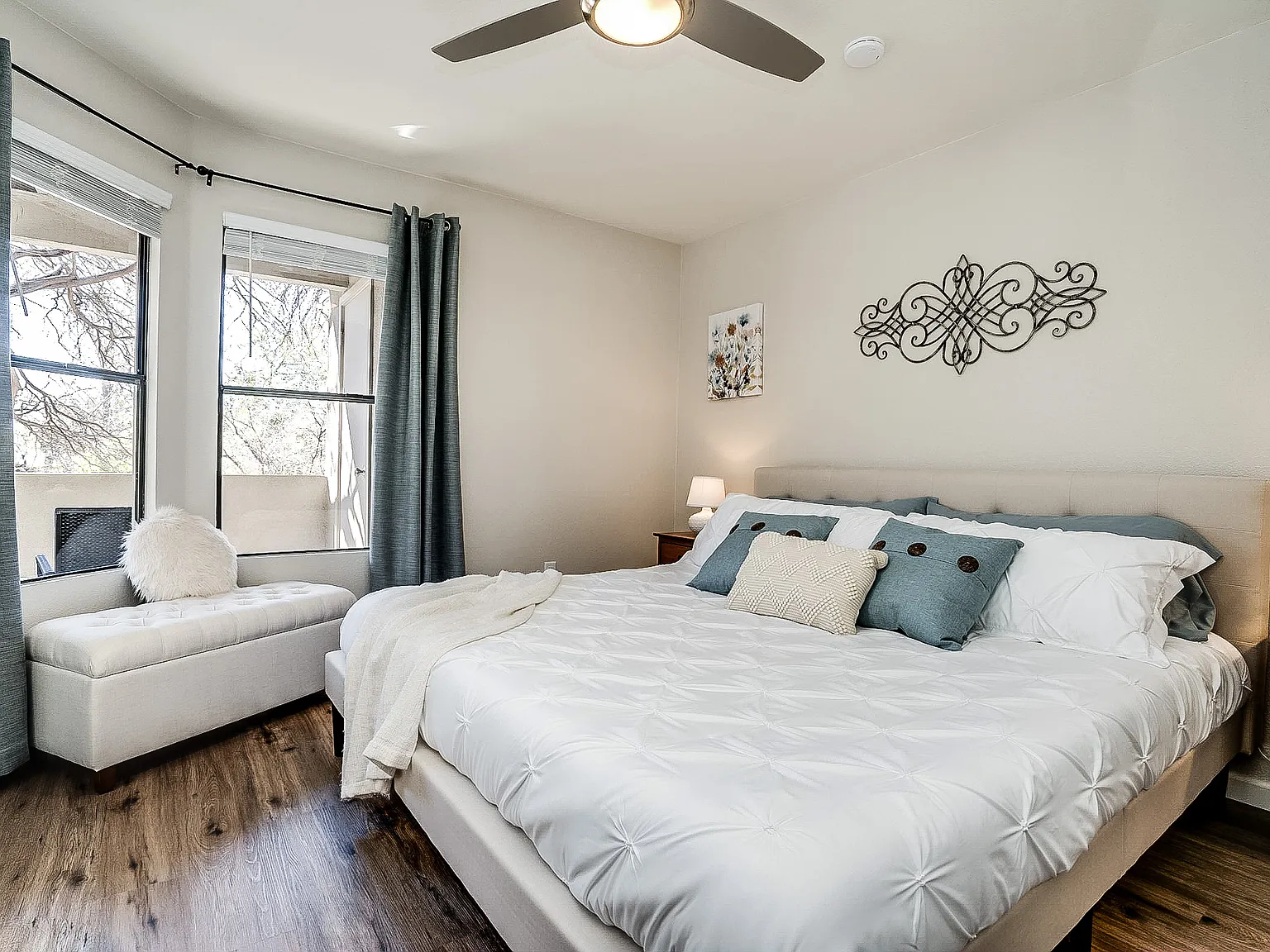 2 bed, 1002 sqft, $1,900 — Photo 3
