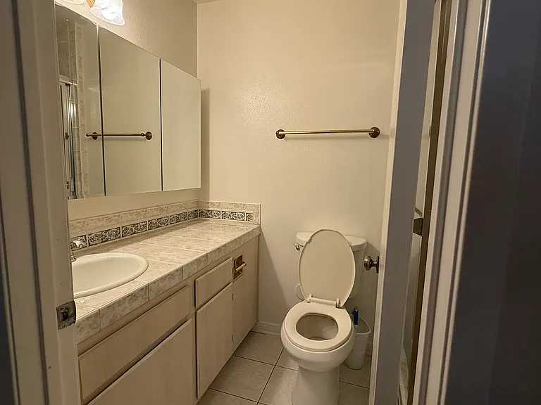 18408 Hatteras St #13 — Photo 6