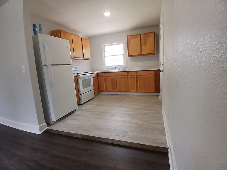 60 W Pond St — Photo 2