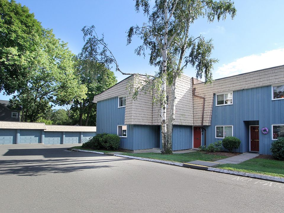 Spacious Second Floor Condo with Garage in Dogwood Green