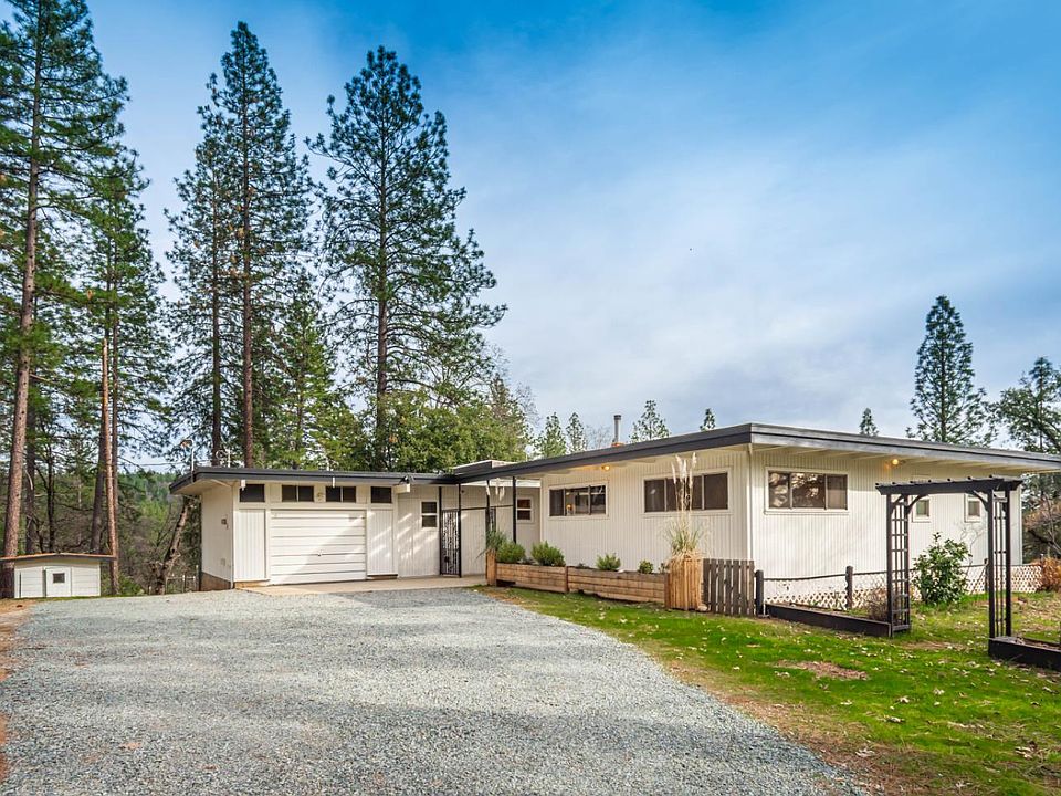 1st image of 13081 Pine Cone Cir