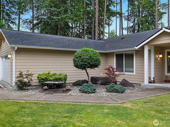 2nd image of 840 E Timberlake Drive E