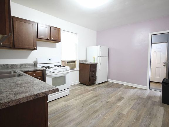 4th image of 2926 N Hamlin Ave