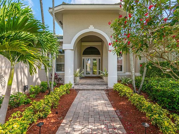 3rd image of 2426 Poinciana Ct