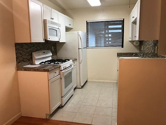 5th image of 2601 W Victory Blvd