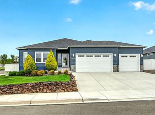 1723 Luxor Ln, Medford, OR 97504