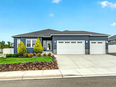 1723 Luxor Ln, Medford, OR, 97504