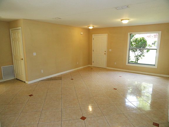 3rd image of 36 Wellwood Ln