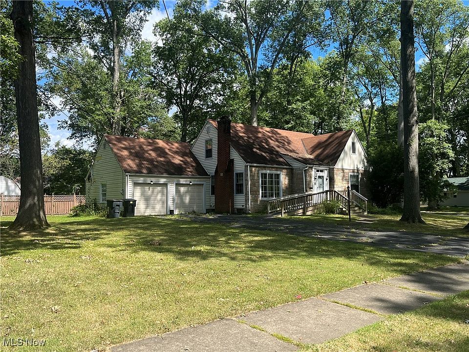 2nd image of 2545 Woodland St NE