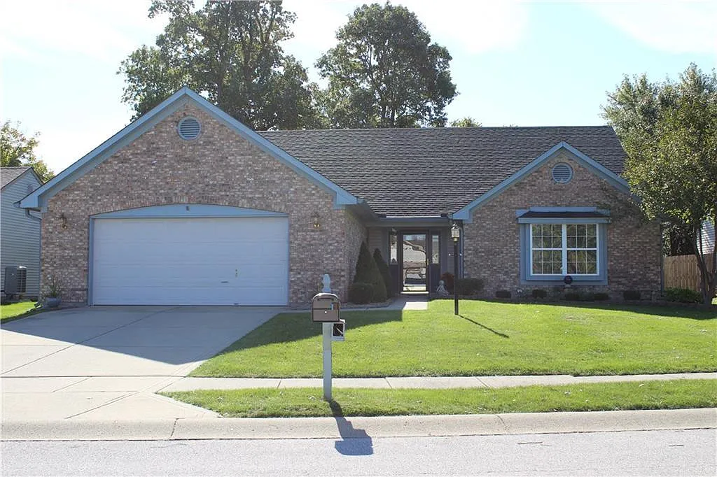 6667 Blackthorn Dr photo 1