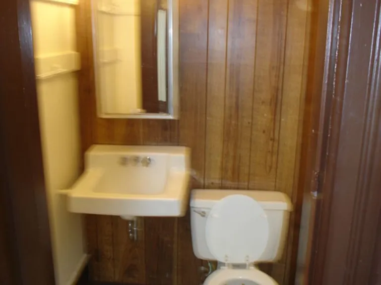 209 E Mifflin St — Photo 18