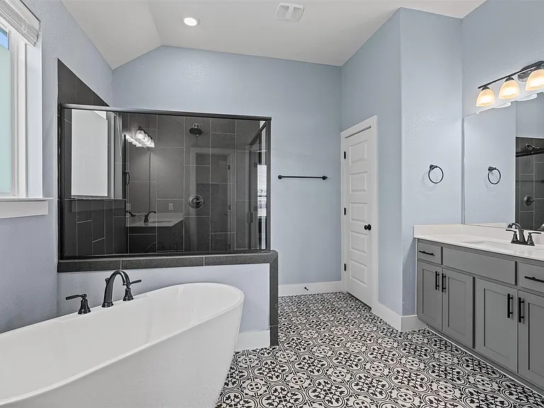 920 Hornsby Holw — Photo 16
