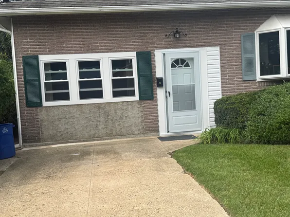 (undisclosed Address), Oceanside, NY 11572