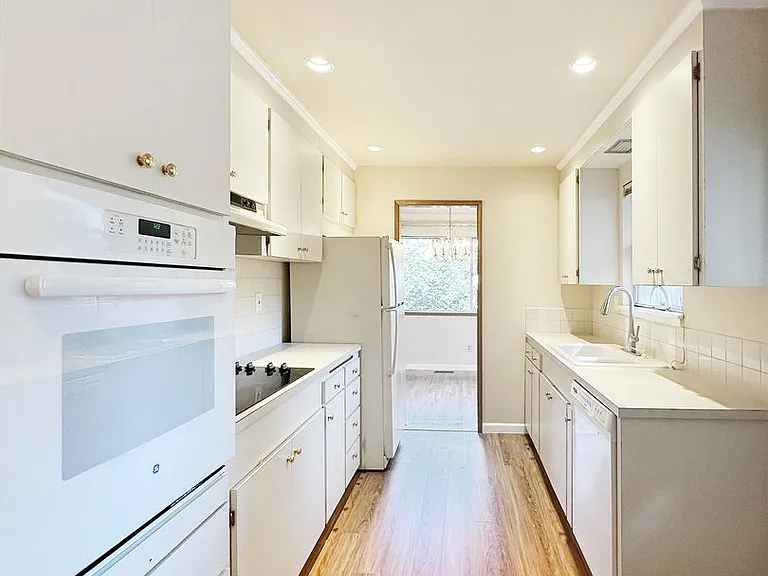 1253 NE 104th St — Photo 8