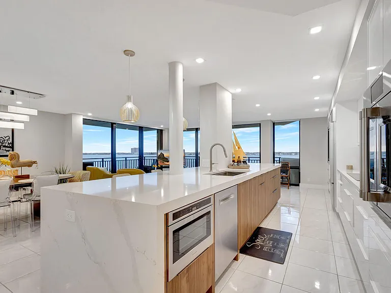 5460 N Ocean Dr #7C — Photo 1