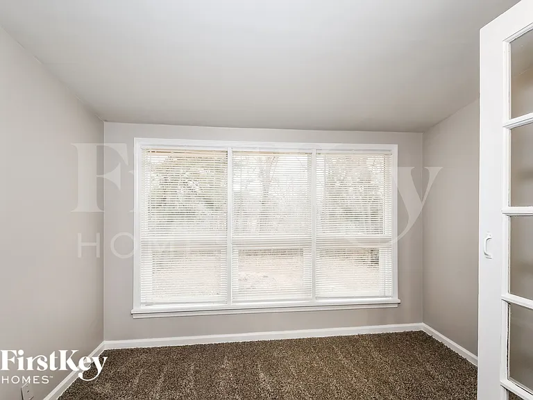 9846 Rivermont Dr — Photo 10