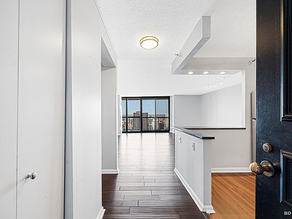 5th image of 10 E Ontario St APT 4005