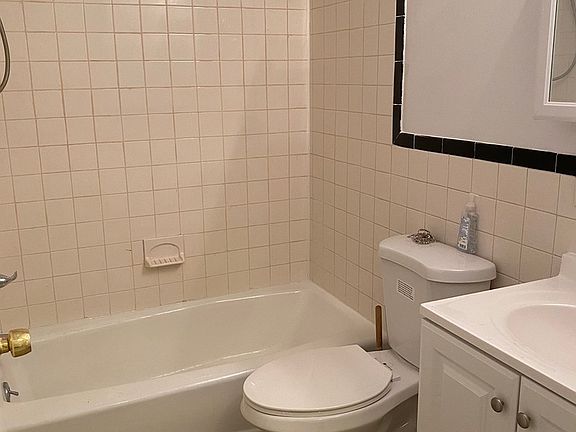 5th image of 209 Madison St #2B