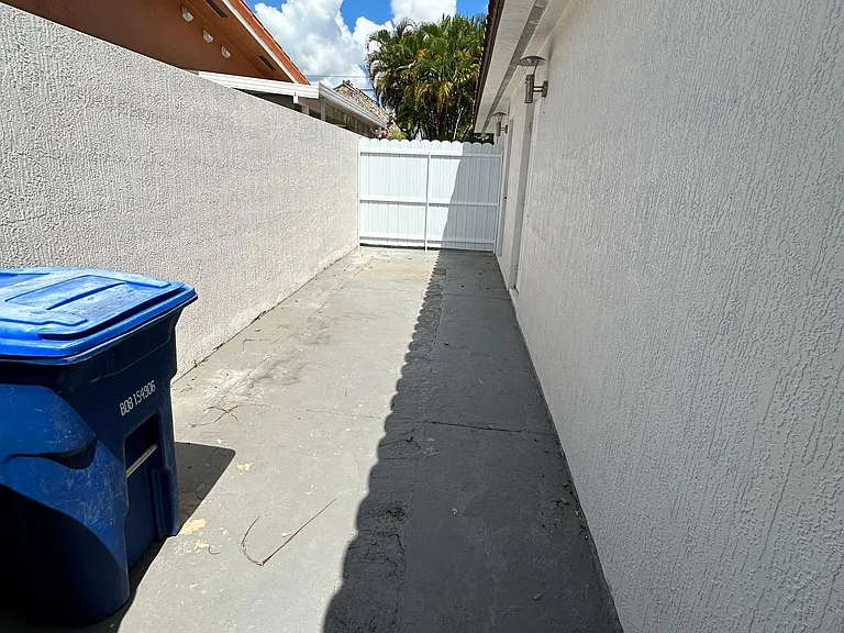 NW 171st St — Photo 3