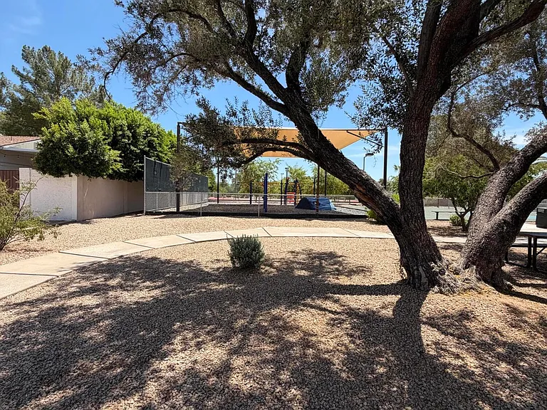 9801 N 74th Pl — Photo 32