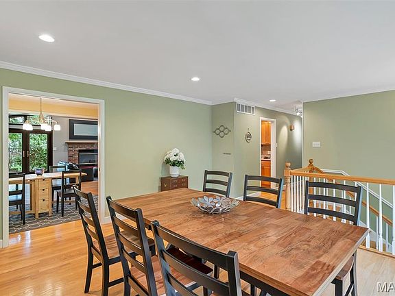 5th image of 537 Villa Gardens Dr